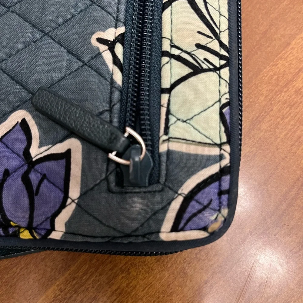 Vera Bradley turn lock wallet Falling Flowers with lots of credit card slots - Picture 5 of 11